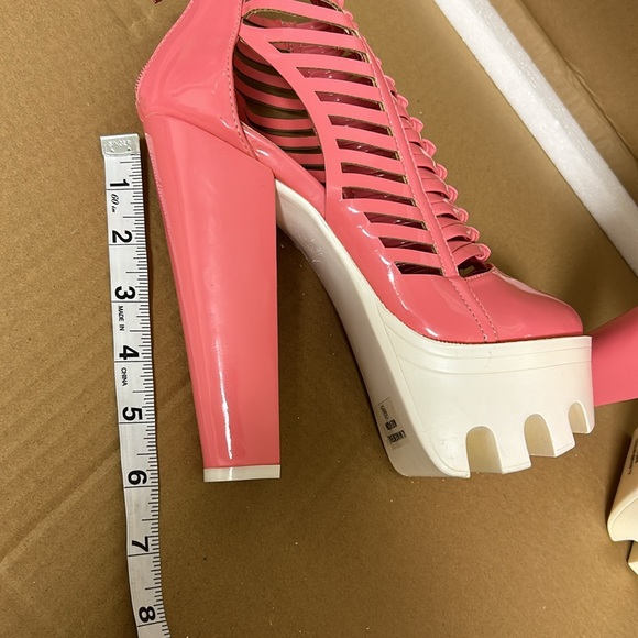 ‼️Damaged‼️ FRH Platform Lug Heels - Size 6.5 - Picture 13 of 14